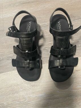 Vionic Black Croc-Embossed Triple-Strap Adjustable Sandals